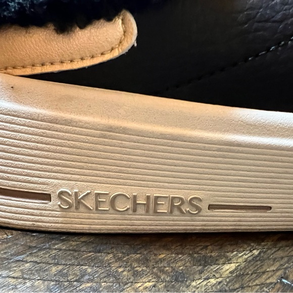 💜💜 Black and Gold Skechers Glitter Slip On Sneakers - Picture 3 of 6